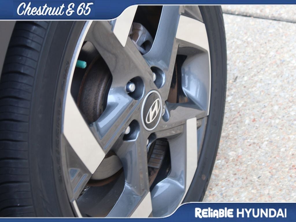 Used 2023 Hyundai Venue SEL FWD image 38