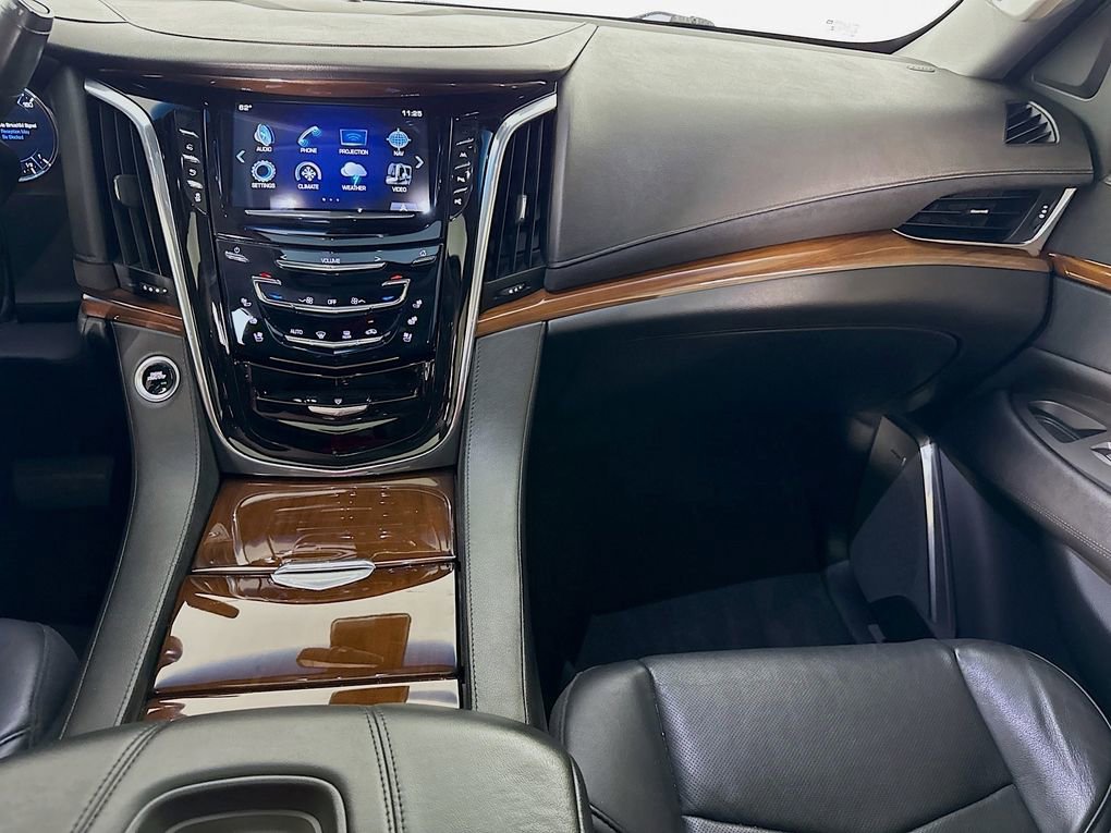 Used 2018 Cadillac Escalade Premium Luxury image 25