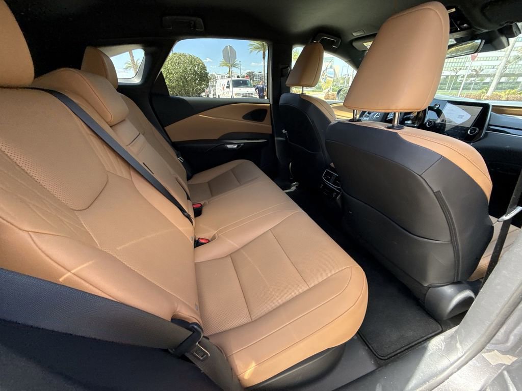 Used 2025 Lexus RX 350 FWD w/ Technology Package image 17