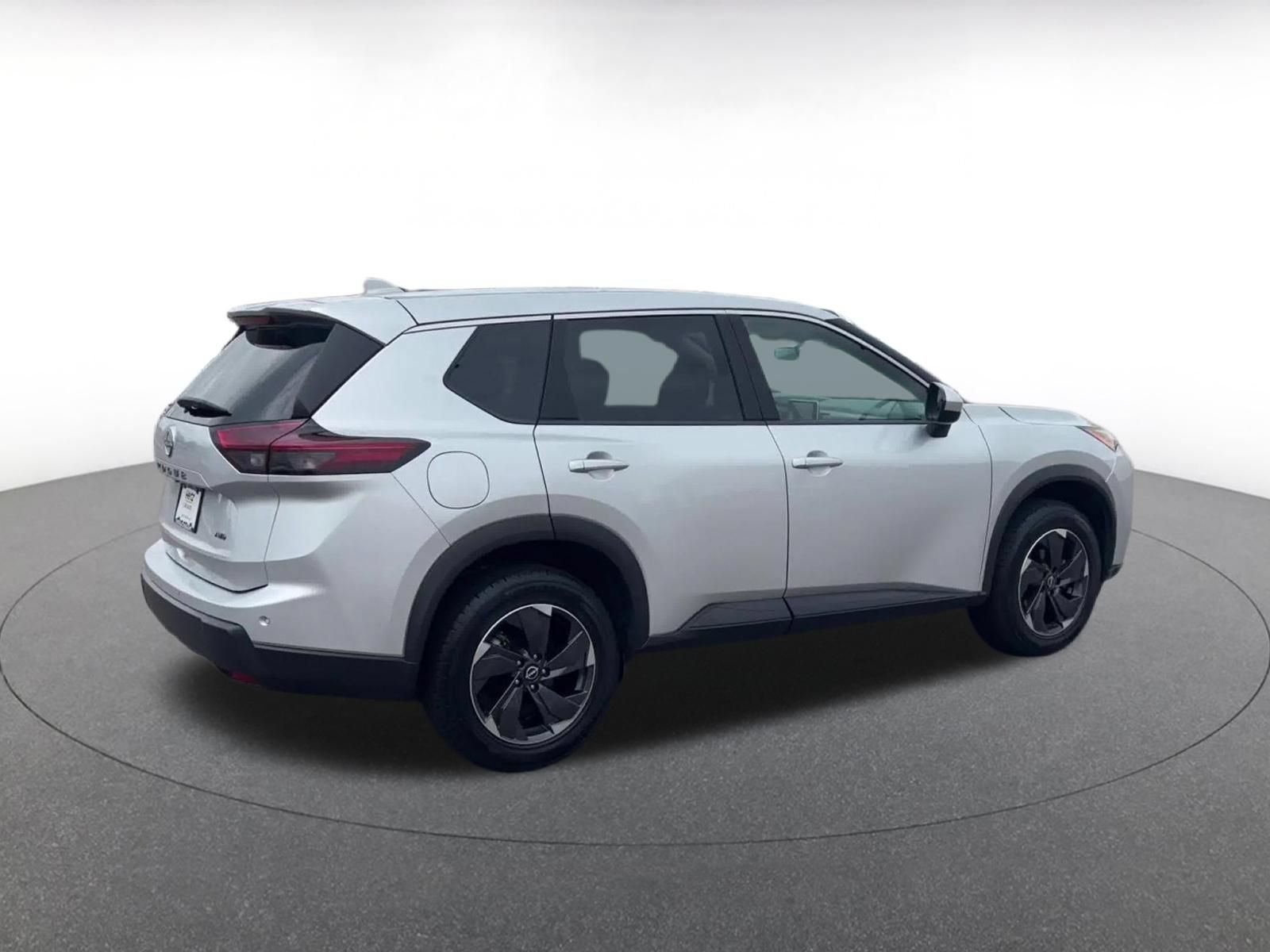 Used 2025 Nissan Rogue SV AWD/4WD image 12