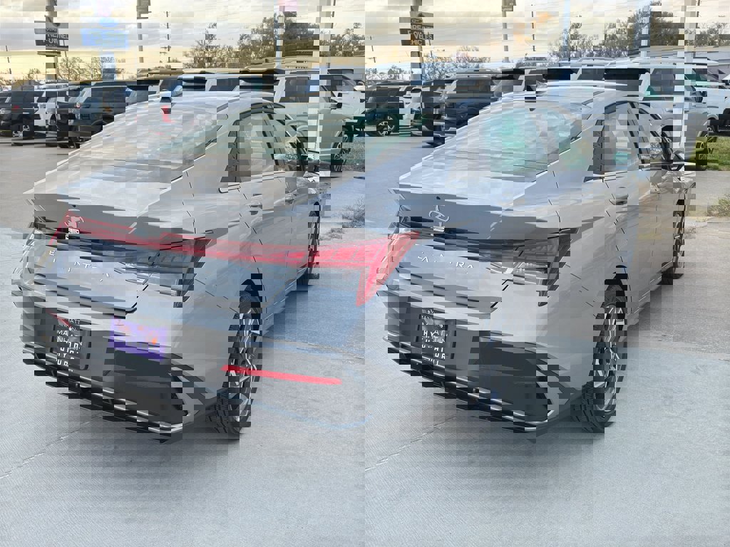 New 2025 Hyundai Elantra SEL image 5