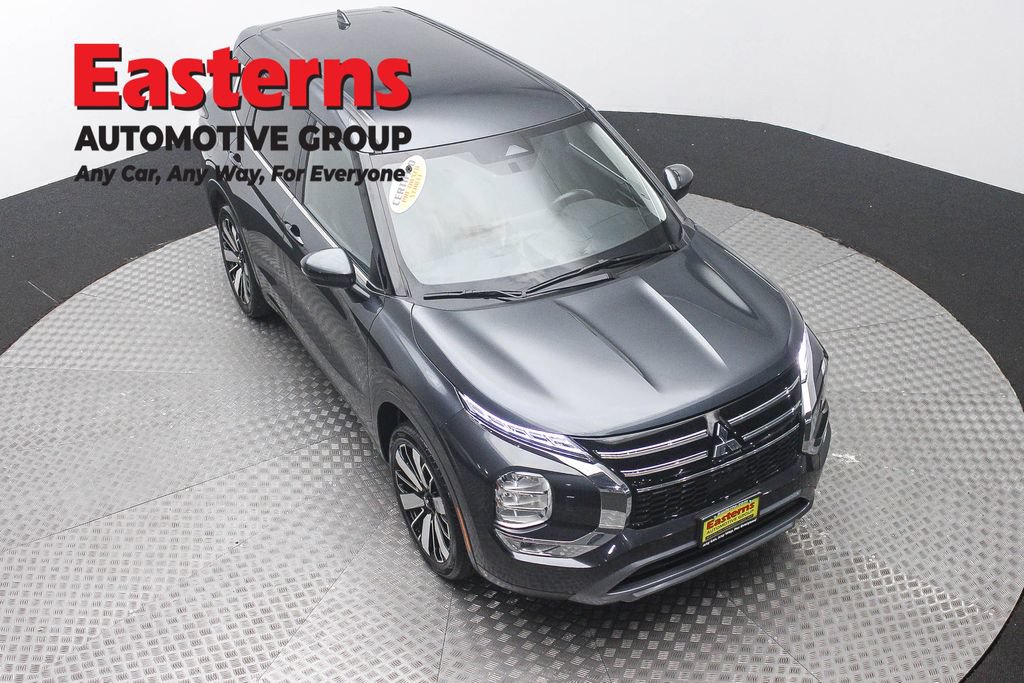 Used 2025 Mitsubishi Outlander SE AWD/4WD image 3