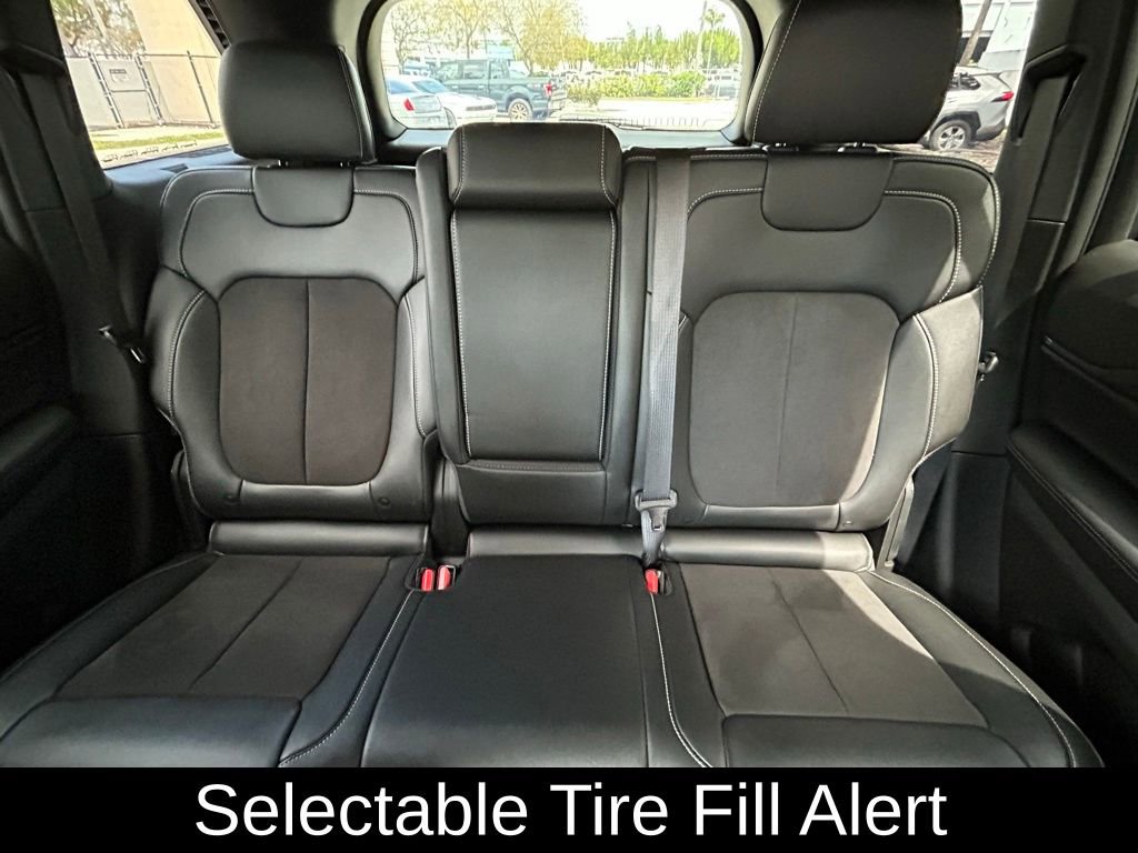 Used 2024 Jeep Grand Cherokee Altitude image 13