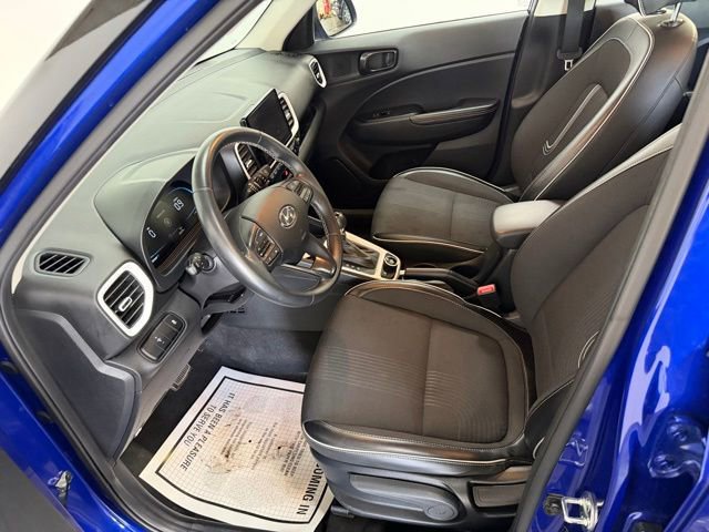 Used 2023 Hyundai Venue Limited FWD image 18