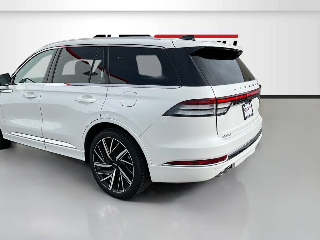 Used 2025 Lincoln Aviator Black Label AWD/4WD image 5