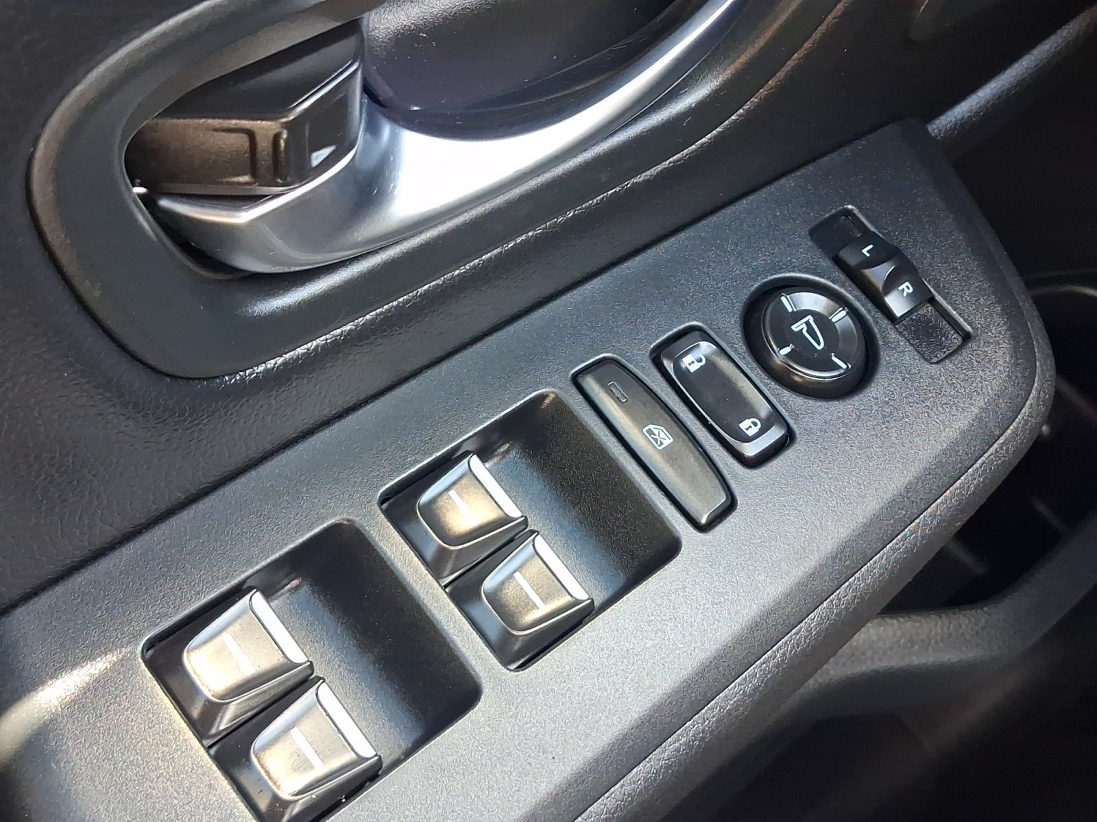 Used 2023 Honda Pilot Touring image 13