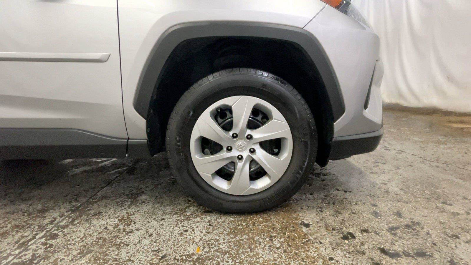 Used 2022 Toyota RAV4 LE AWD/4WD image 20