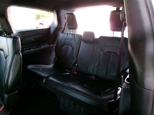 Used 2025 Chrysler Pacifica Select image 19