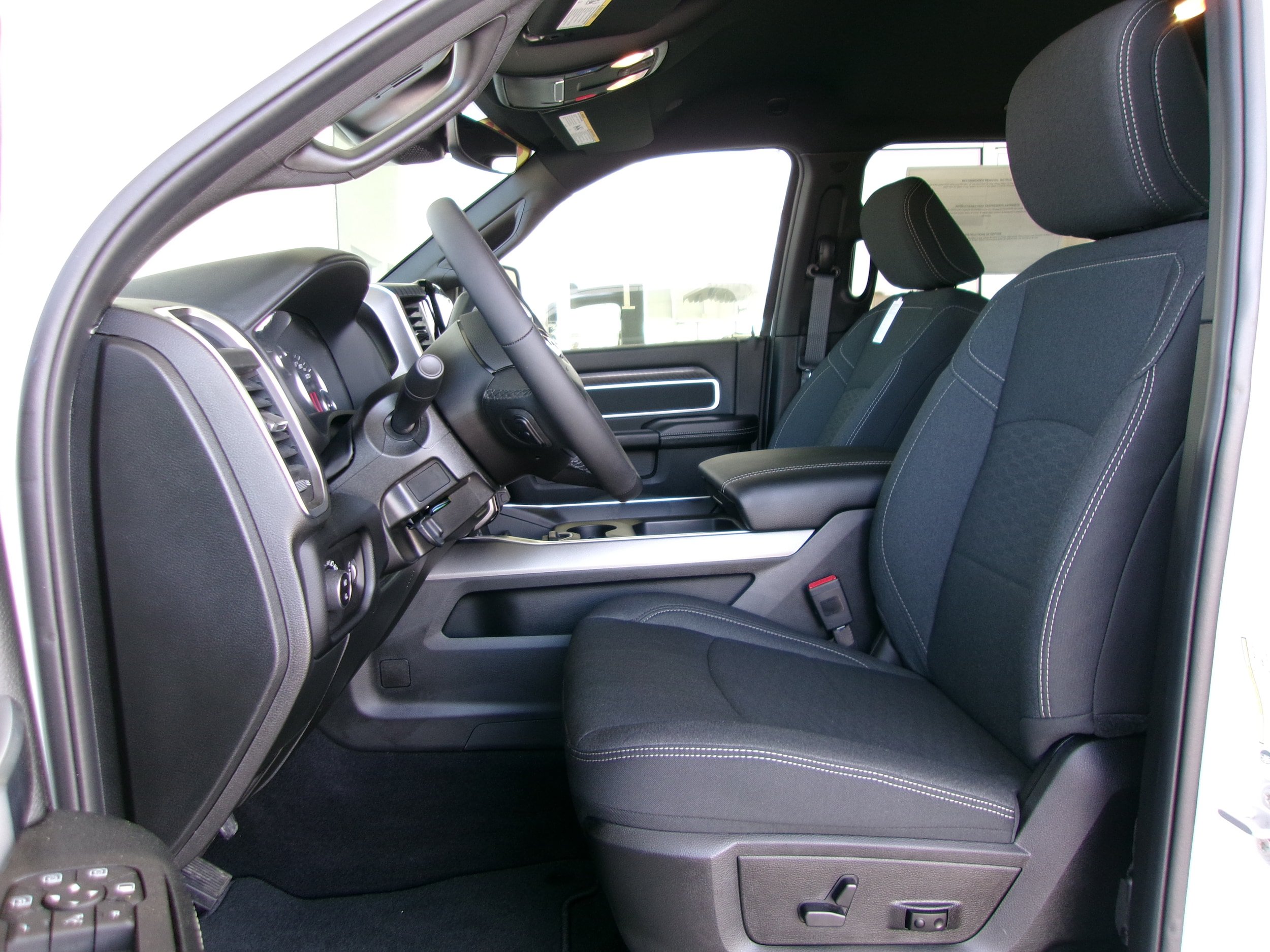New 2026 RAM 2500 Big Horn AWD/4WD image 12