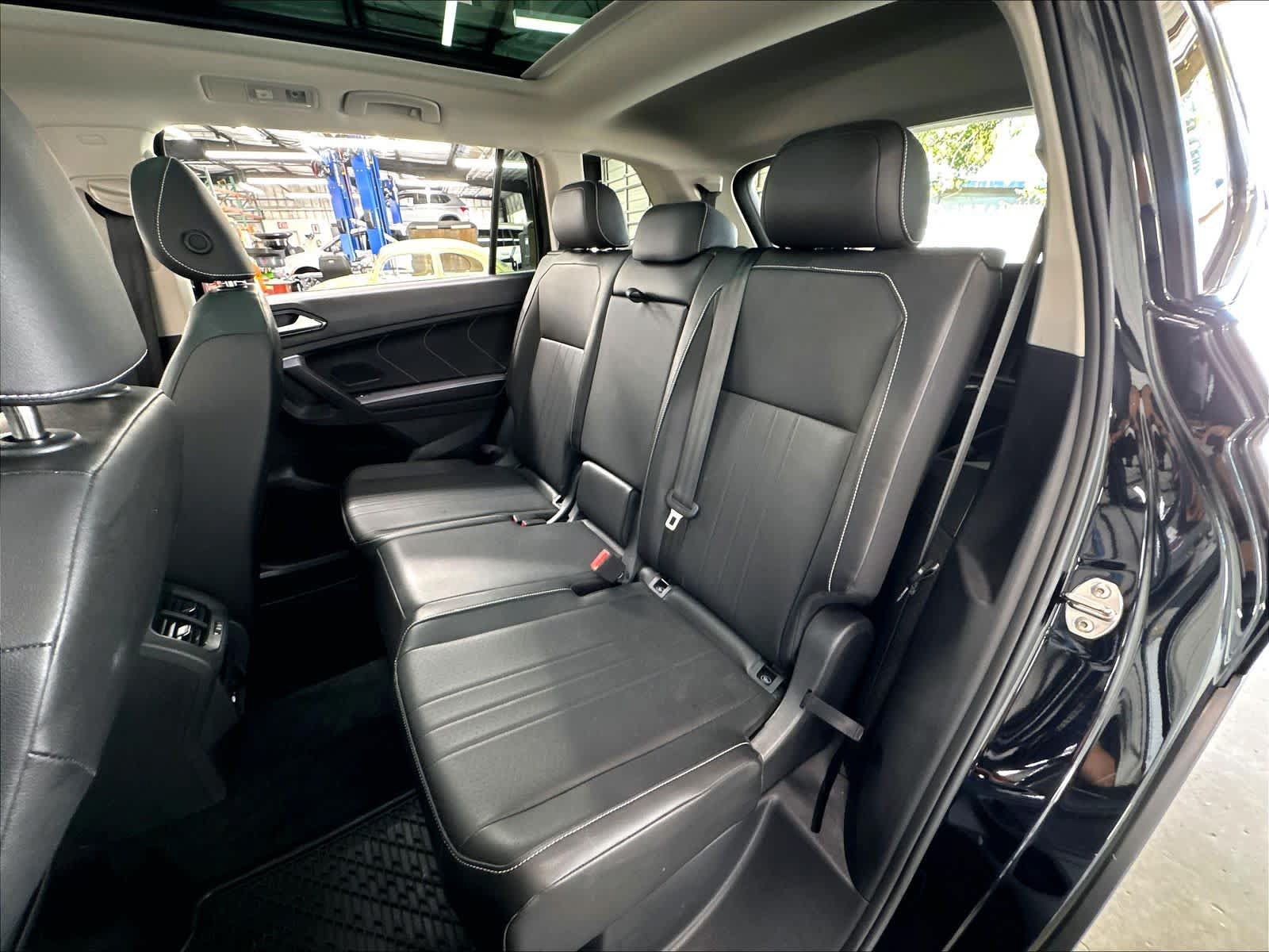 Used 2023 Volkswagen Tiguan SE w/ Panoramic Sunroof Package FWD image 26