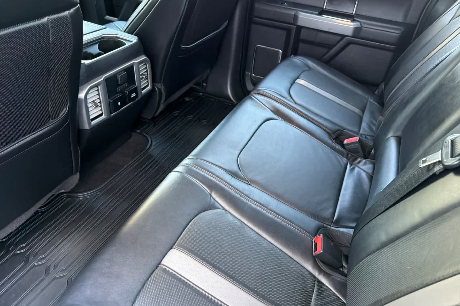 Used 2019 Ford F250 Platinum w/ Platinum Ultimate Package AWD/4WD image 4