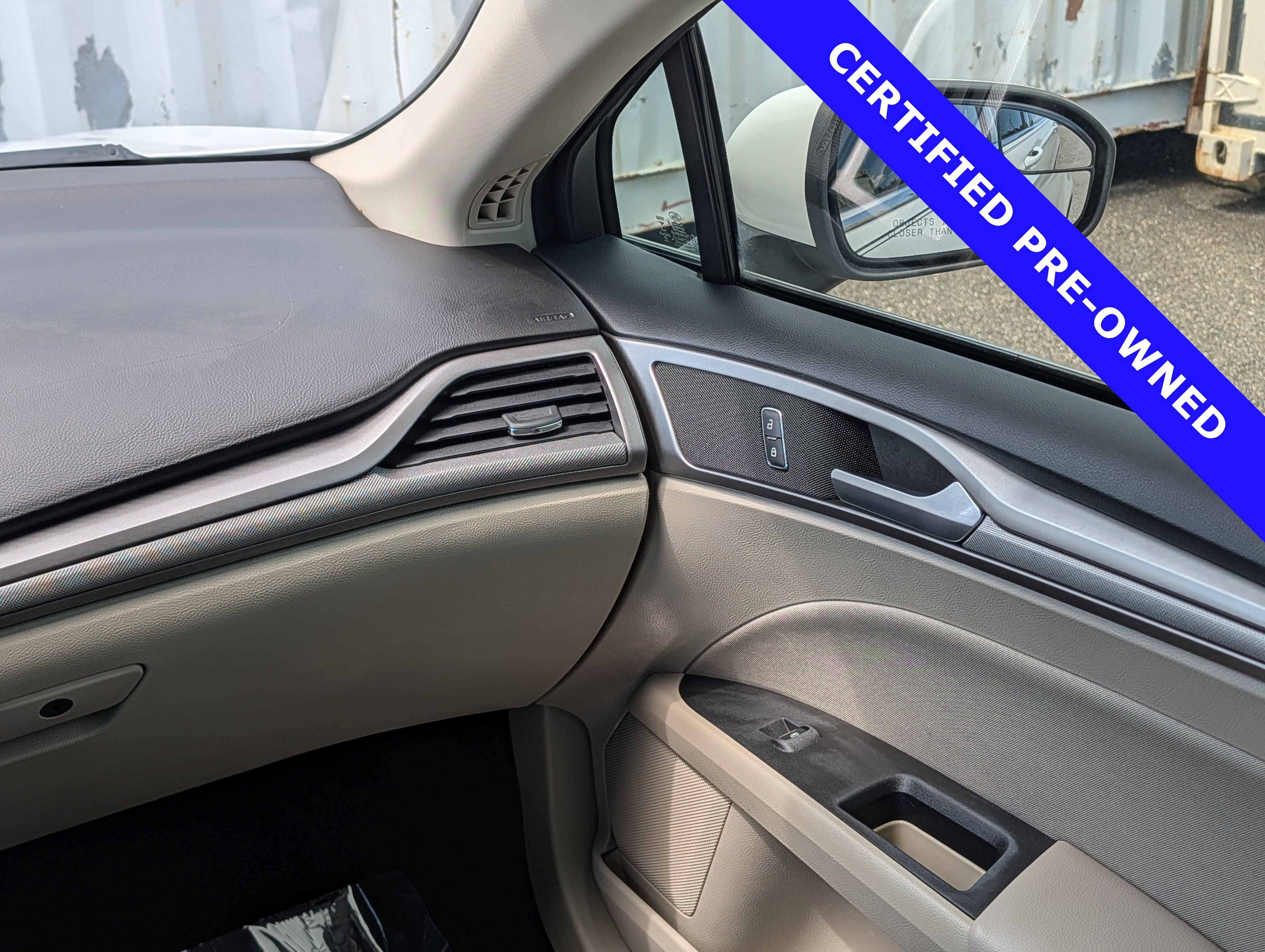 Certified 2018 Ford Fusion SE FWD image 16