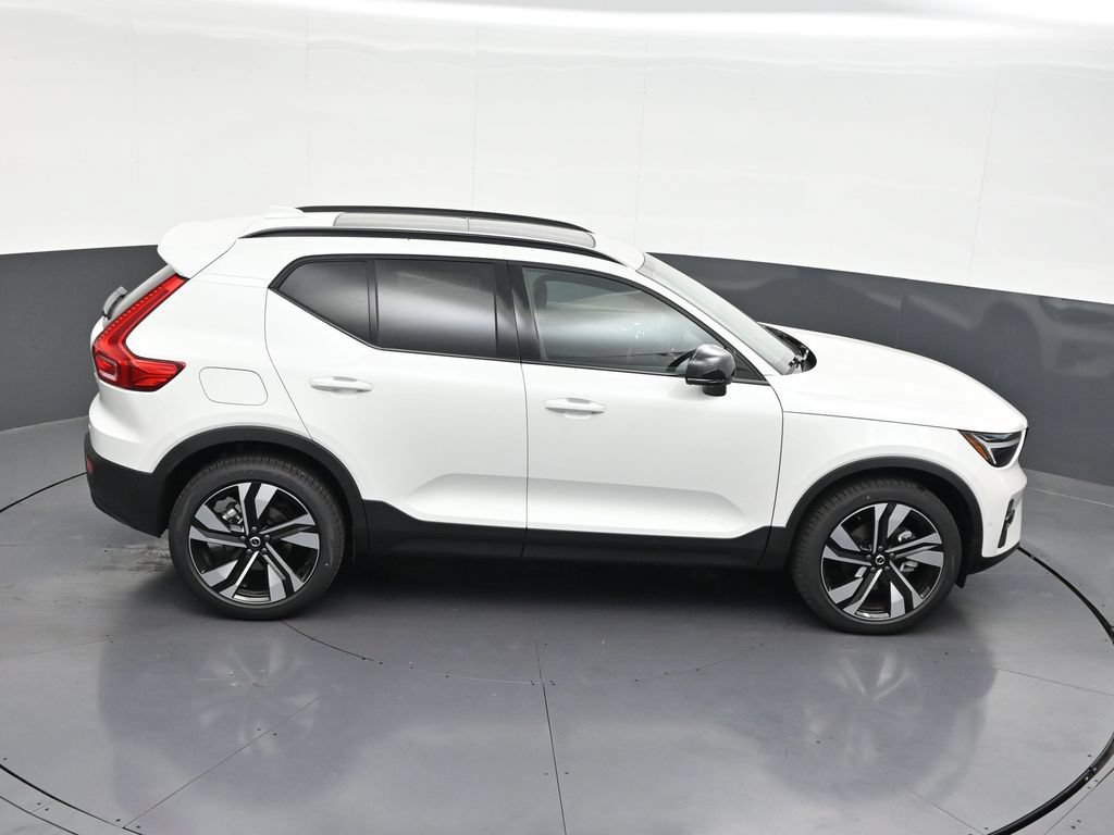 New 2026 Volvo XC40 B5 Plus w/ Climate Package AWD/4WD image 14