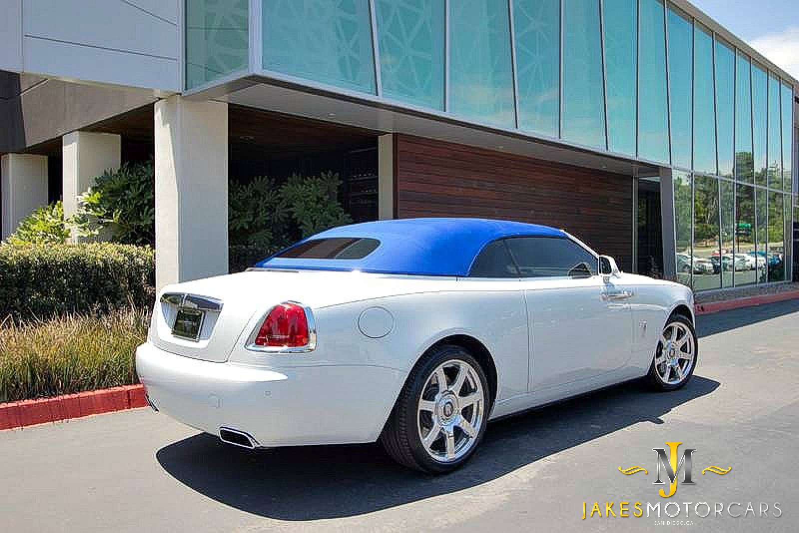 Used 2017 Rolls-Royce Dawn image 26