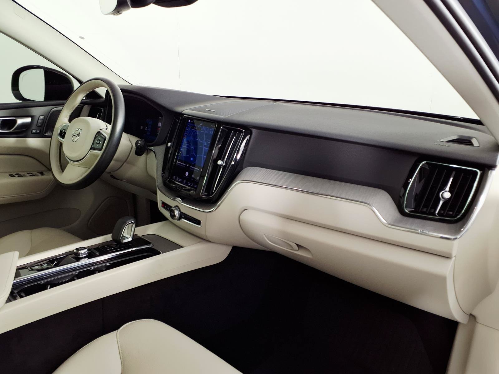 Used 2023 Volvo XC60 T8 Plus AWD/4WD image 9