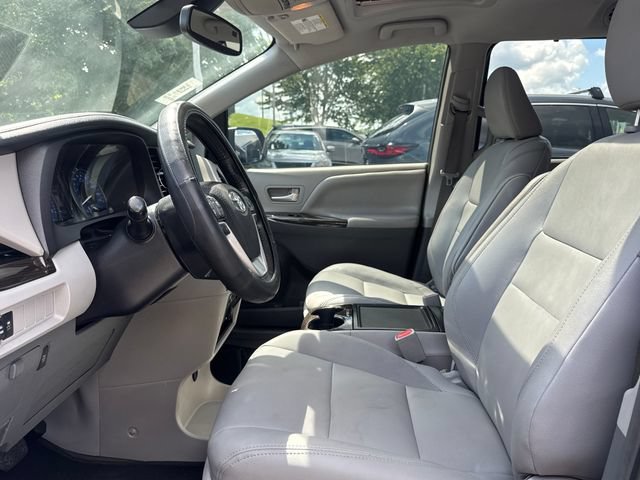 Used 2019 Toyota Sienna XLE FWD image 14