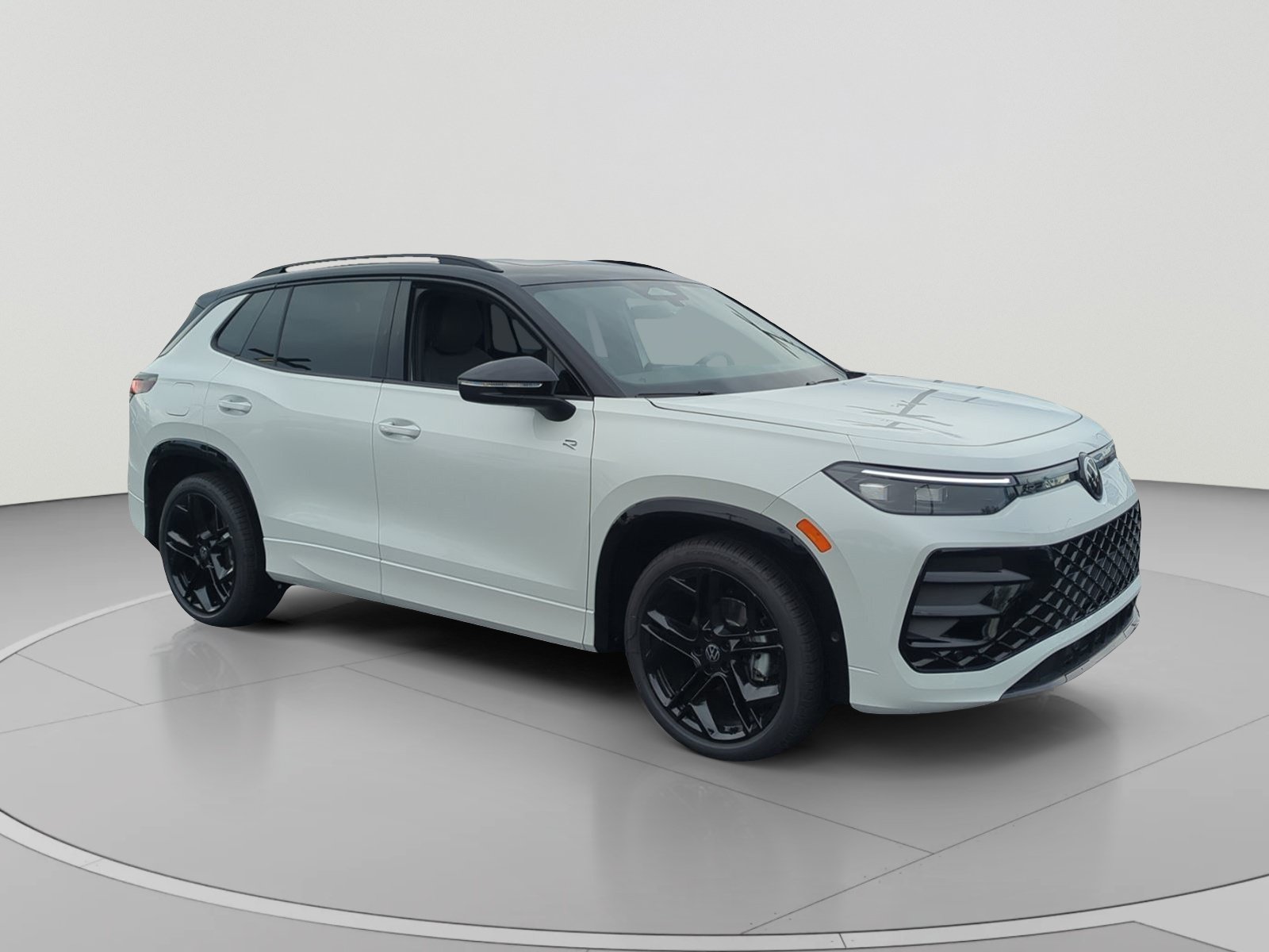 New 2026 Volkswagen Tiguan SE R-Line FWD image 7