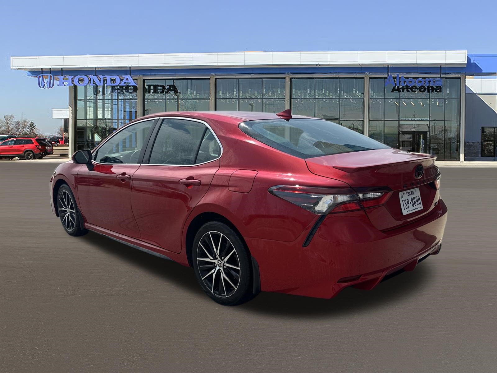 Used 2024 Toyota Camry SE FWD image 3