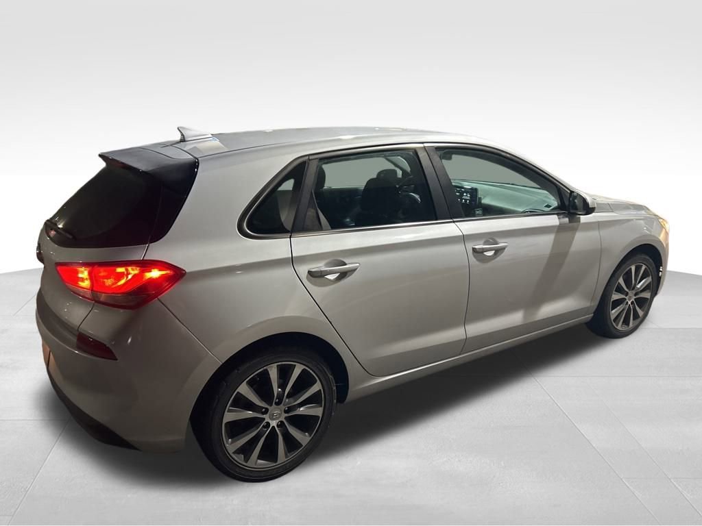 Used 2018 Hyundai Elantra GT image 3