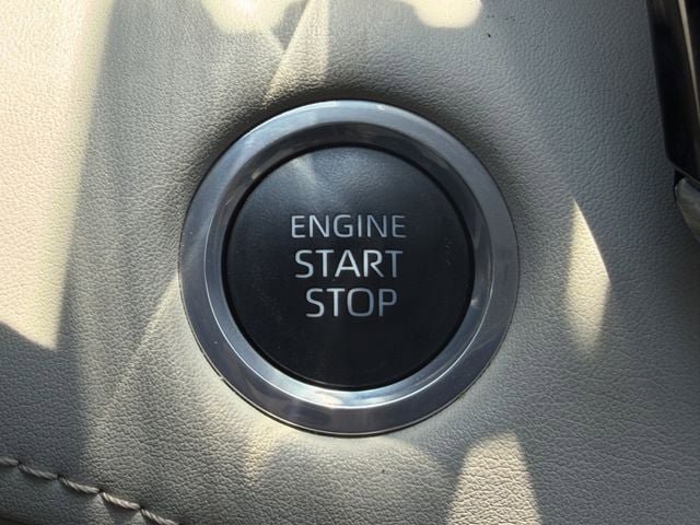 Used 2024 Toyota Highlander Platinum FWD image 19