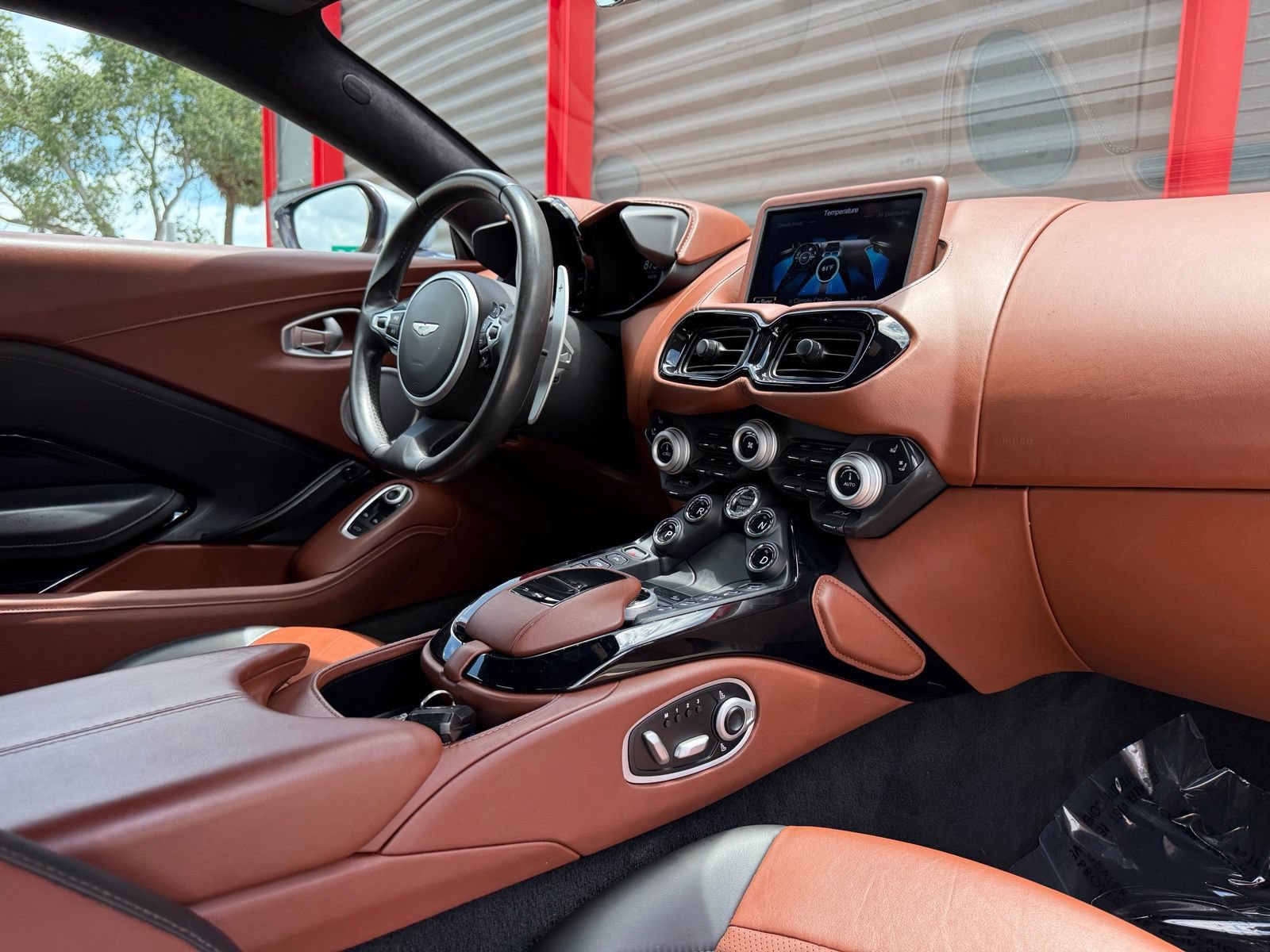 Used 2020 Aston Martin V8 Vantage Coupe RWD image 28