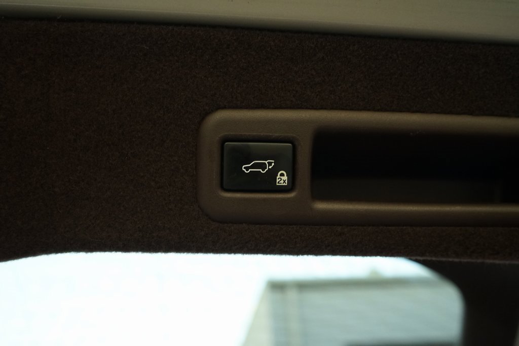 Used 2016 Lexus RX 450h AWD image 25