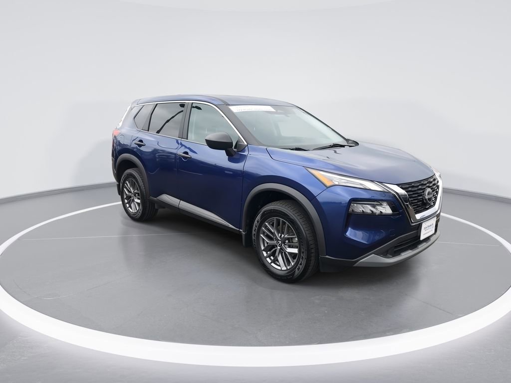 Used 2023 Nissan Rogue S image 2