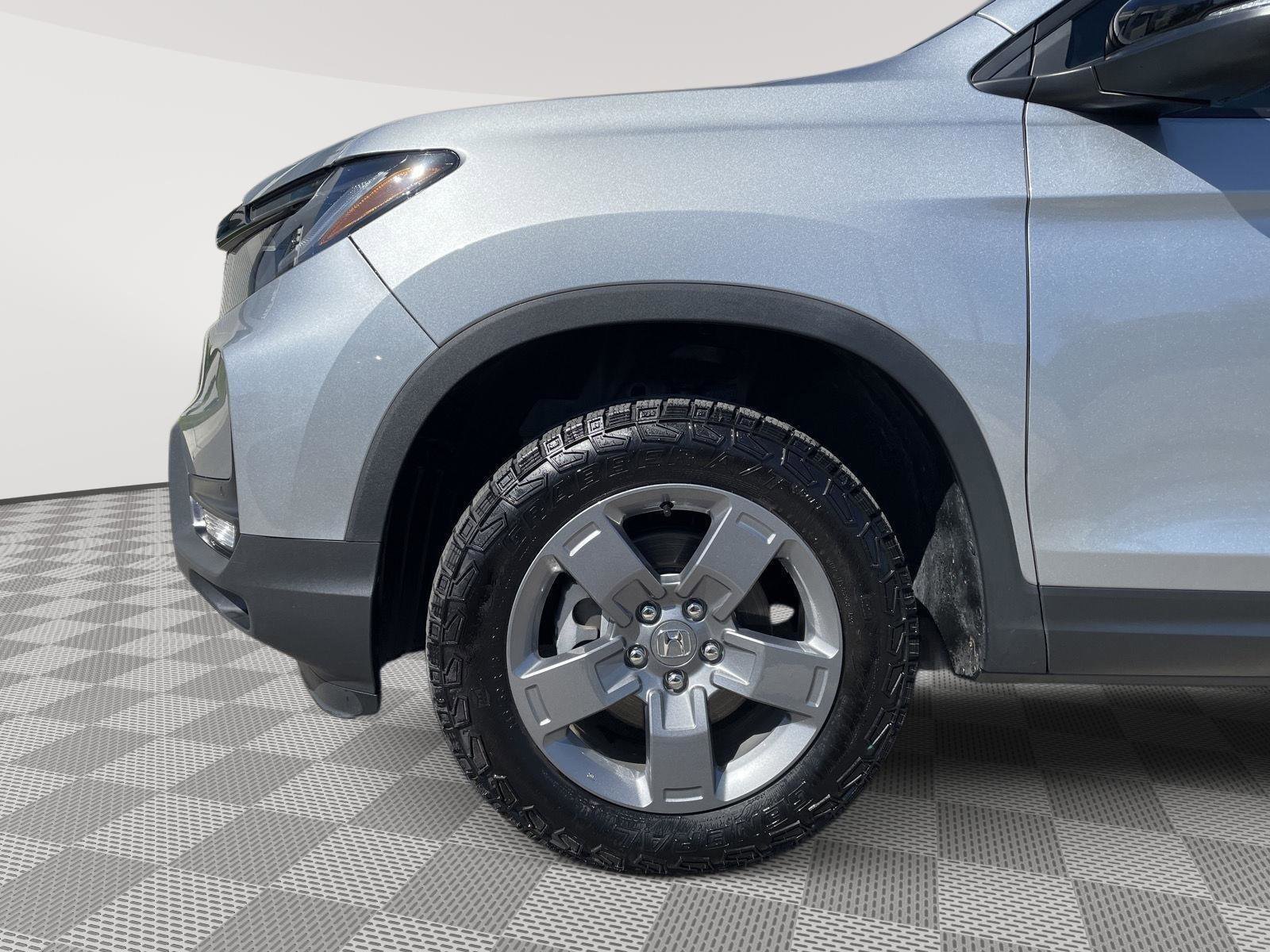 Used 2025 Honda Ridgeline TrailSport image 11