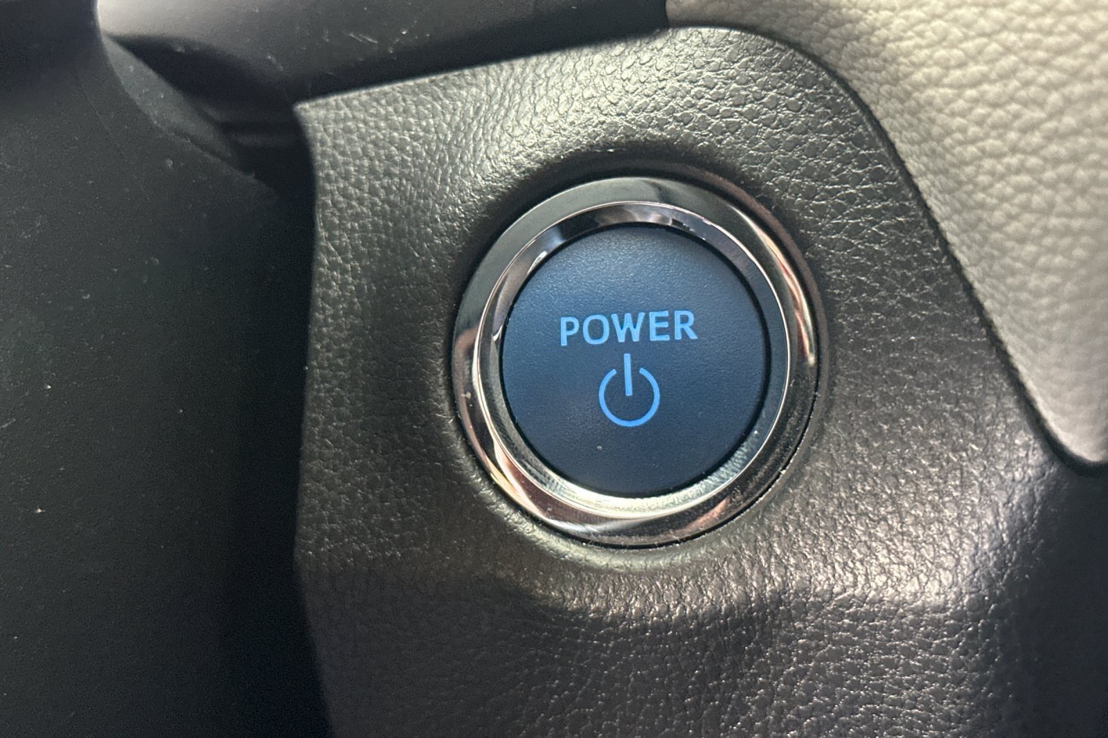 Used 2021 Toyota RAV4 XLE w/ XLE Grade Weather Package AWD/4WD image 21