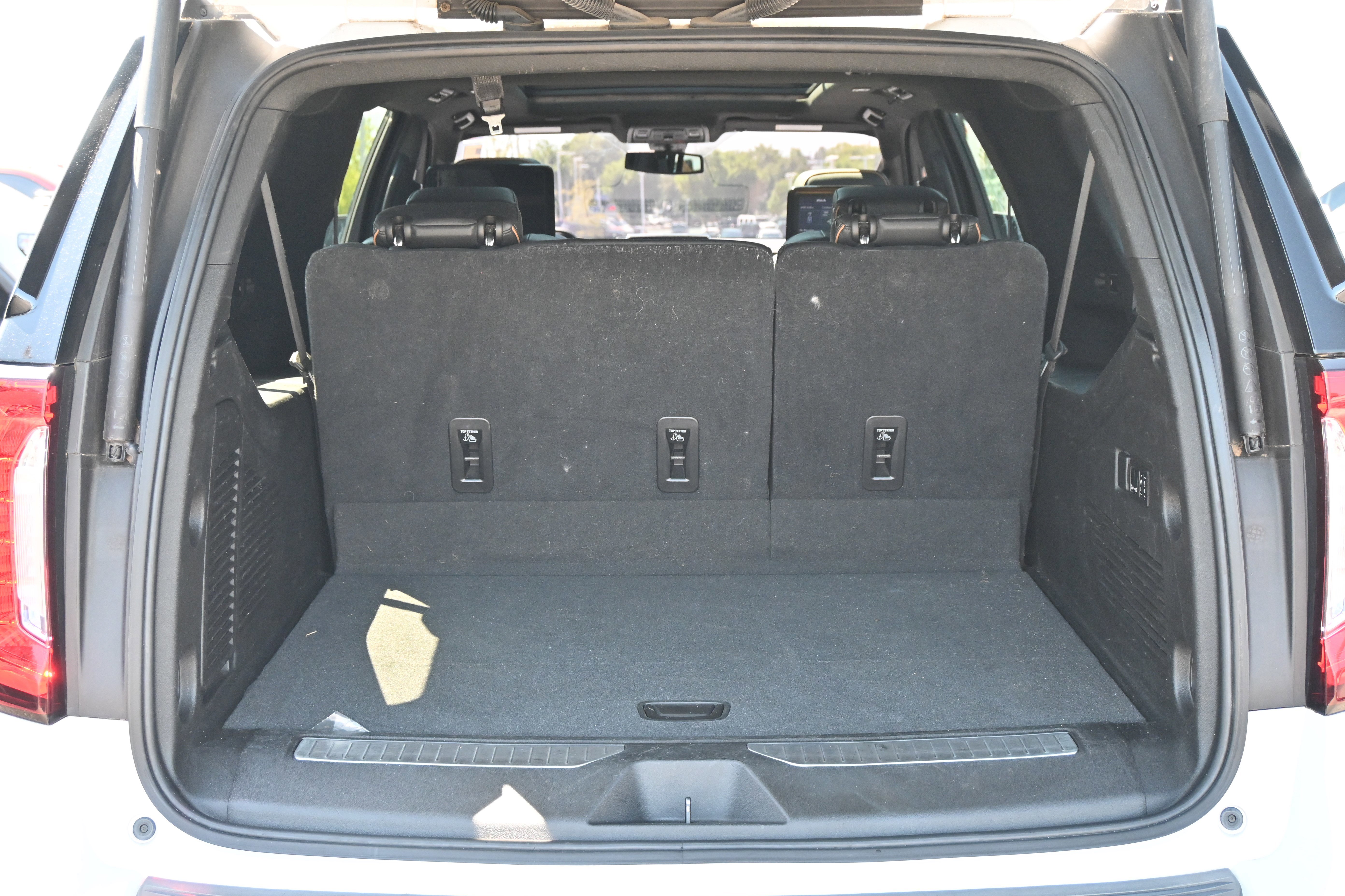 Used 2021 GMC Yukon XL AT4 w/ Rear Media and Nav Package AWD/4WD image 16