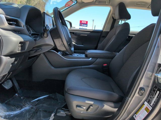 Used 2024 Toyota Highlander LE image 24