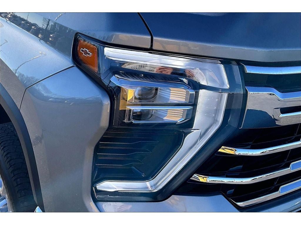 Used 2025 Chevrolet Silverado 3500 LTZ AWD/4WD image 30