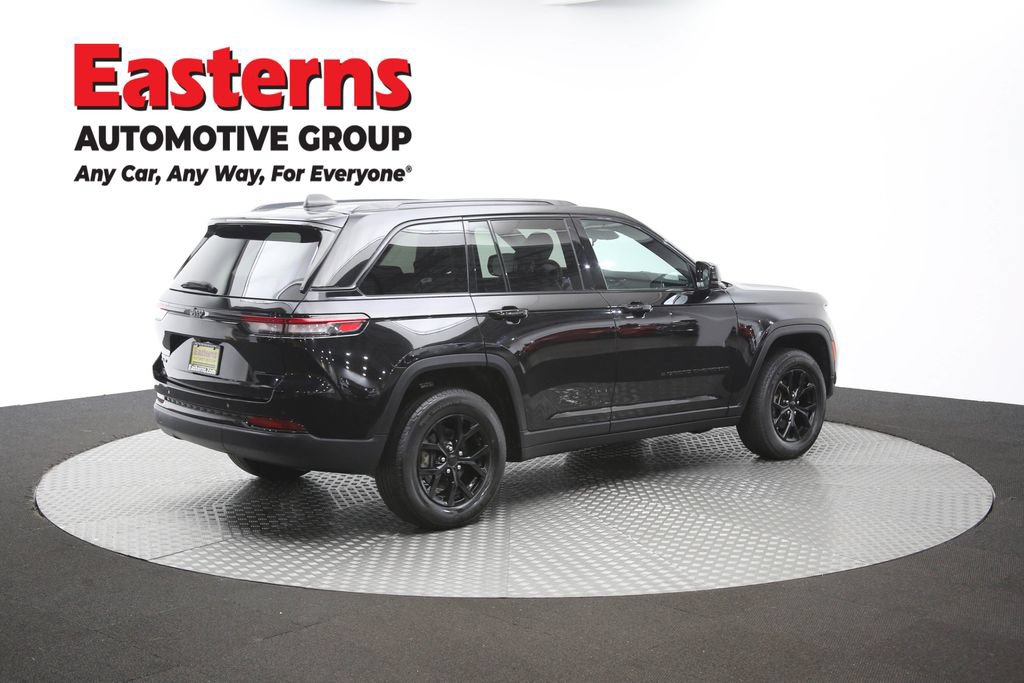 Used 2025 Jeep Grand Cherokee Altitude AWD/4WD image 42