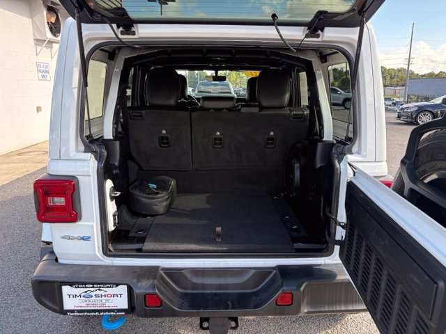 Used 2022 Jeep Wrangler Unlimited Sahara AWD/4WD image 32