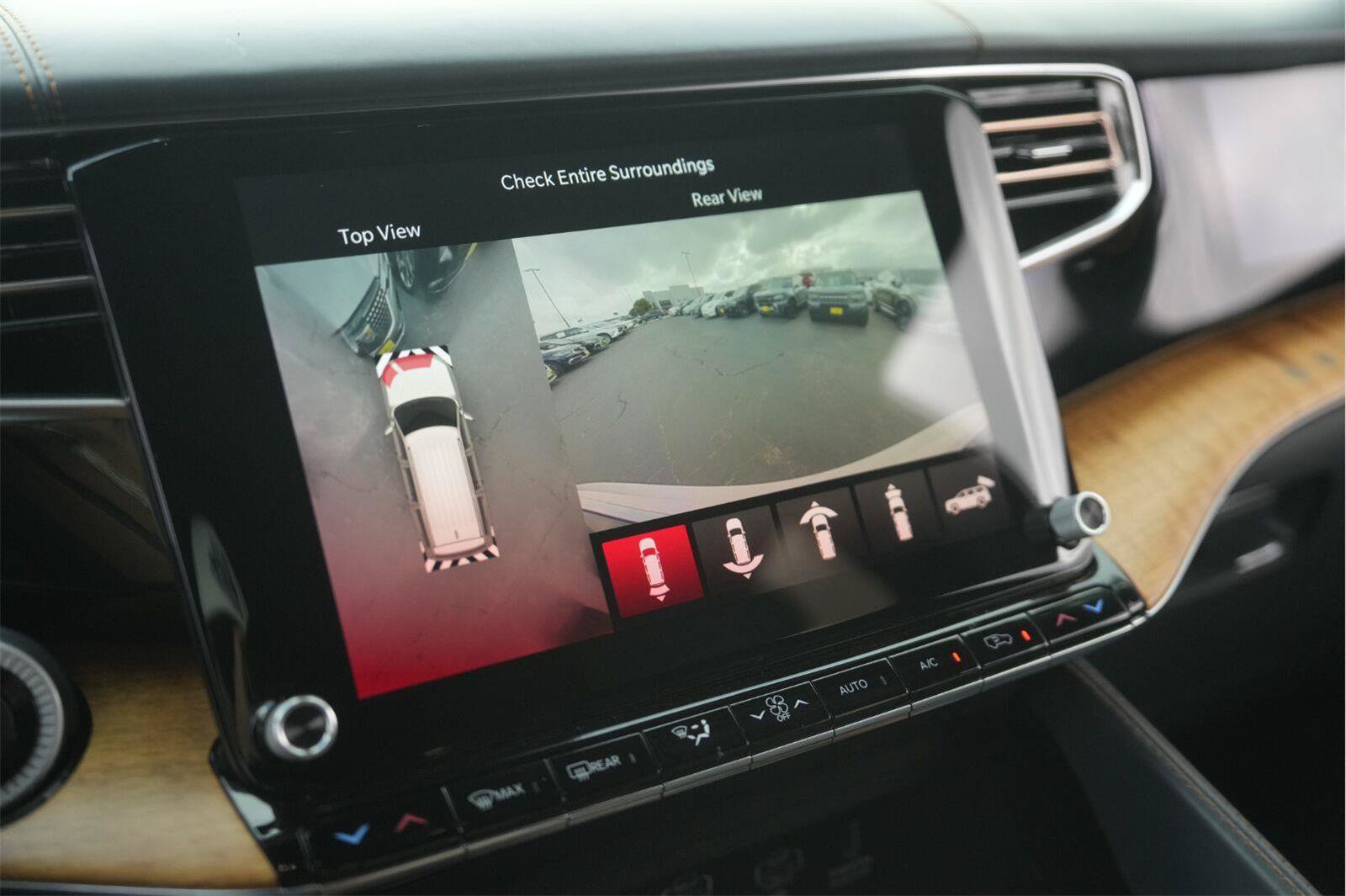 Used 2022 Jeep Grand Wagoneer Series III w/ Rear Seat Video Group 1 AWD/4WD image 30