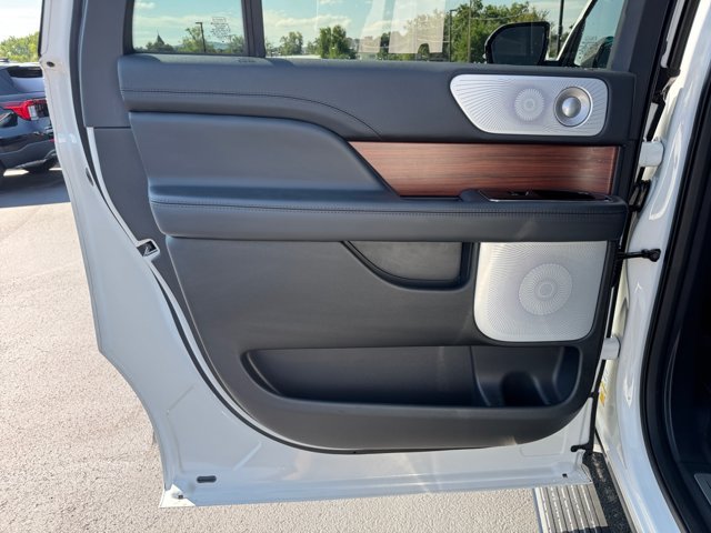 Used 2024 Lincoln Navigator L Reserve AWD/4WD image 24