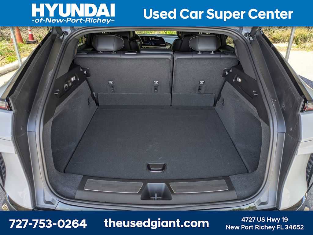 Used 2024 Cadillac Lyriq Luxury RWD image 12