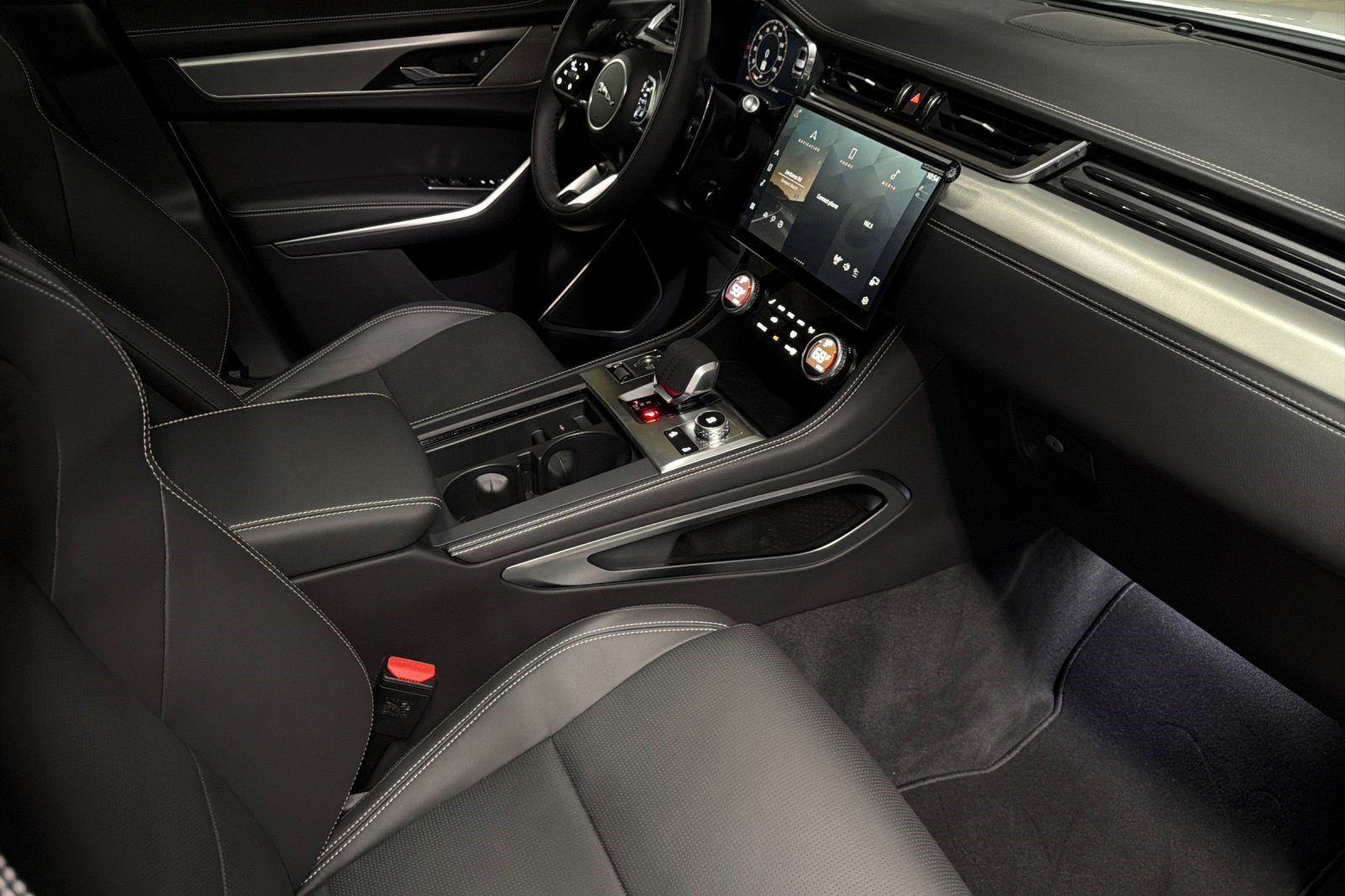 New 2026 Jaguar F-PACE R-Dynamic S AWD/4WD image 28