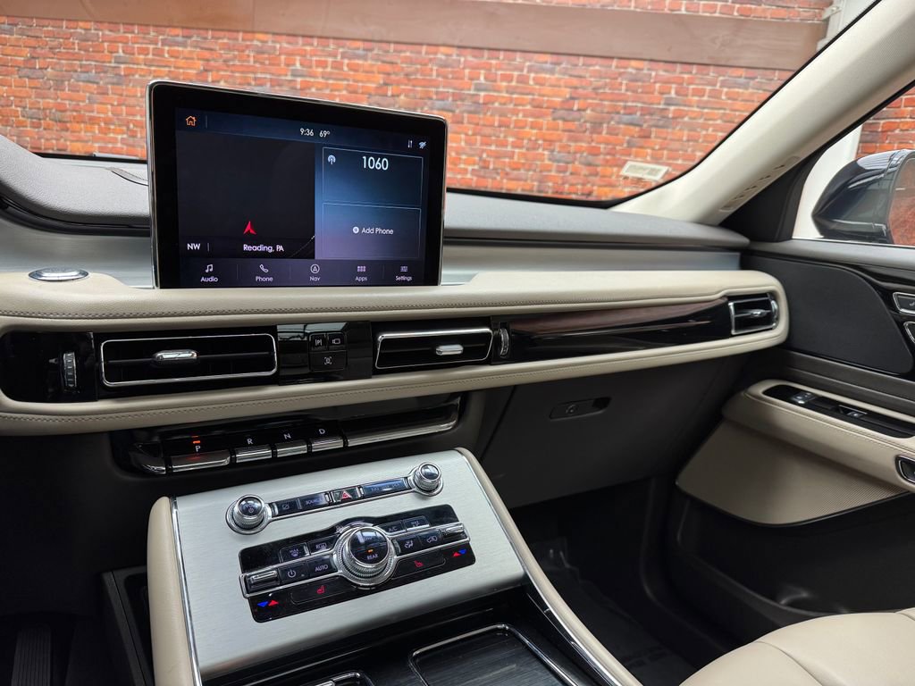 Used 2023 Lincoln Aviator AWD w/ Premium Package image 19