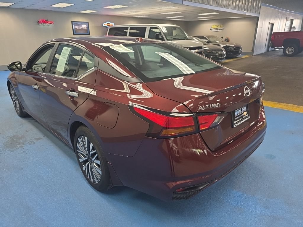 Used 2024 Nissan Altima 2.5 SV FWD image 9