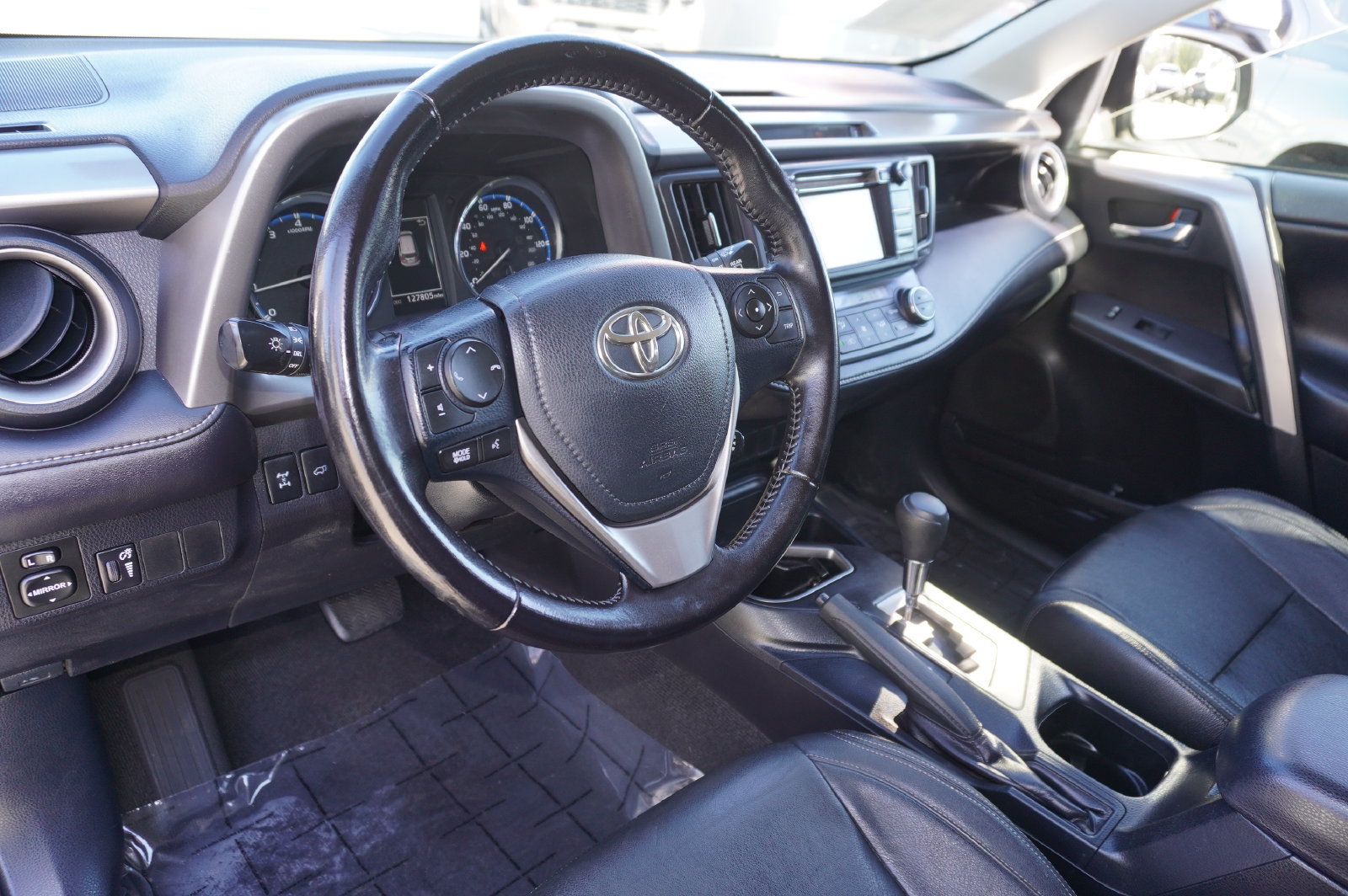 Used 2016 Toyota RAV4 XLE AWD/4WD image 12