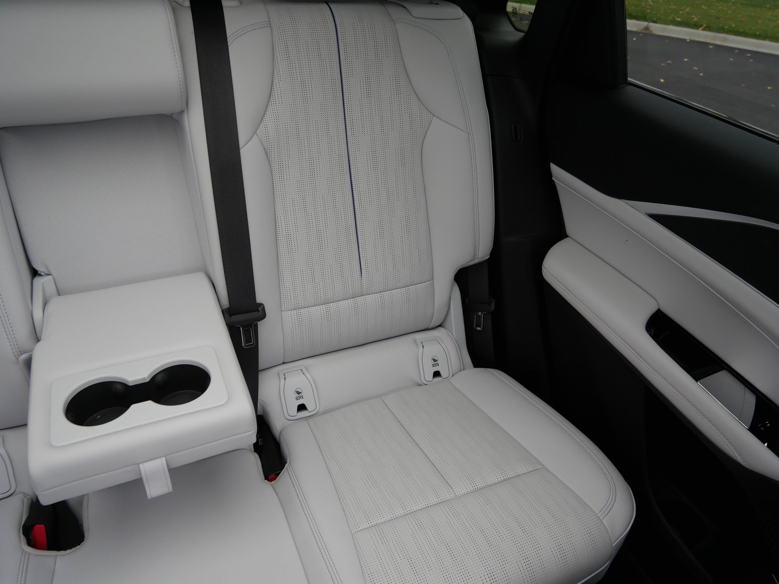 Used 2026 Cadillac Lyriq Luxury w/ LPO, Floor Liner Package AWD/4WD image 14
