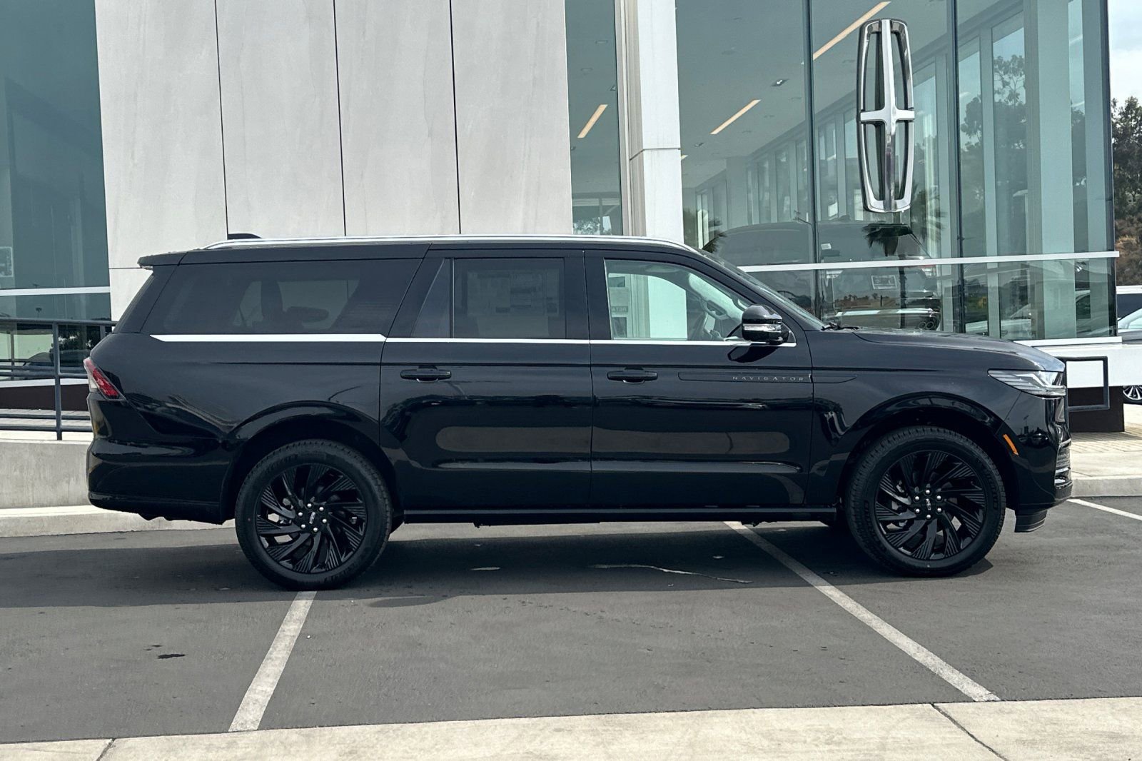 New 2026 Lincoln Navigator L Black Label image 2