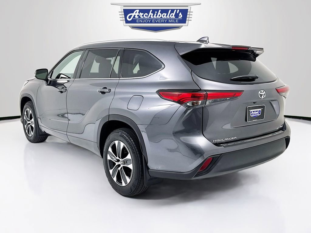 Used 2021 Toyota Highlander XLE image 5