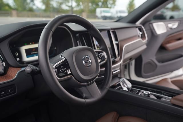 Used 2023 Volvo XC60 T8 Ultimate w/ Climate Package image 23