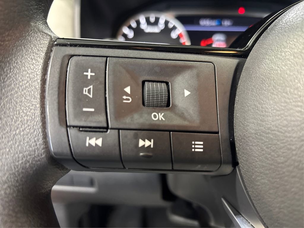 Used 2023 Nissan Rogue SV image 26