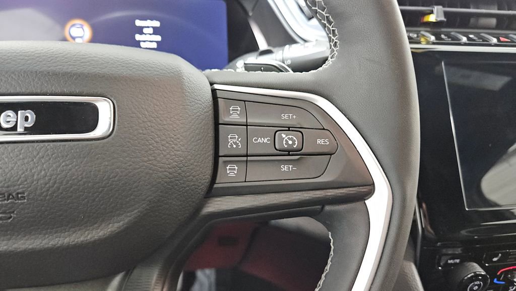 Used 2023 Jeep Grand Cherokee Altitude image 24