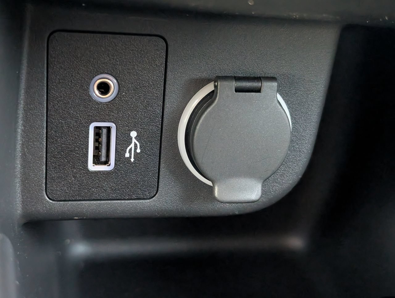 Certified 2025 Nissan Kicks Play S FWD image 17
