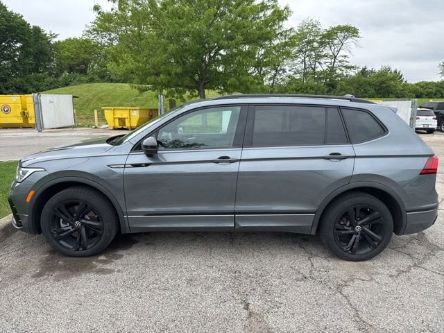 Used 2023 Volkswagen Tiguan SE R-Line AWD/4WD image 3