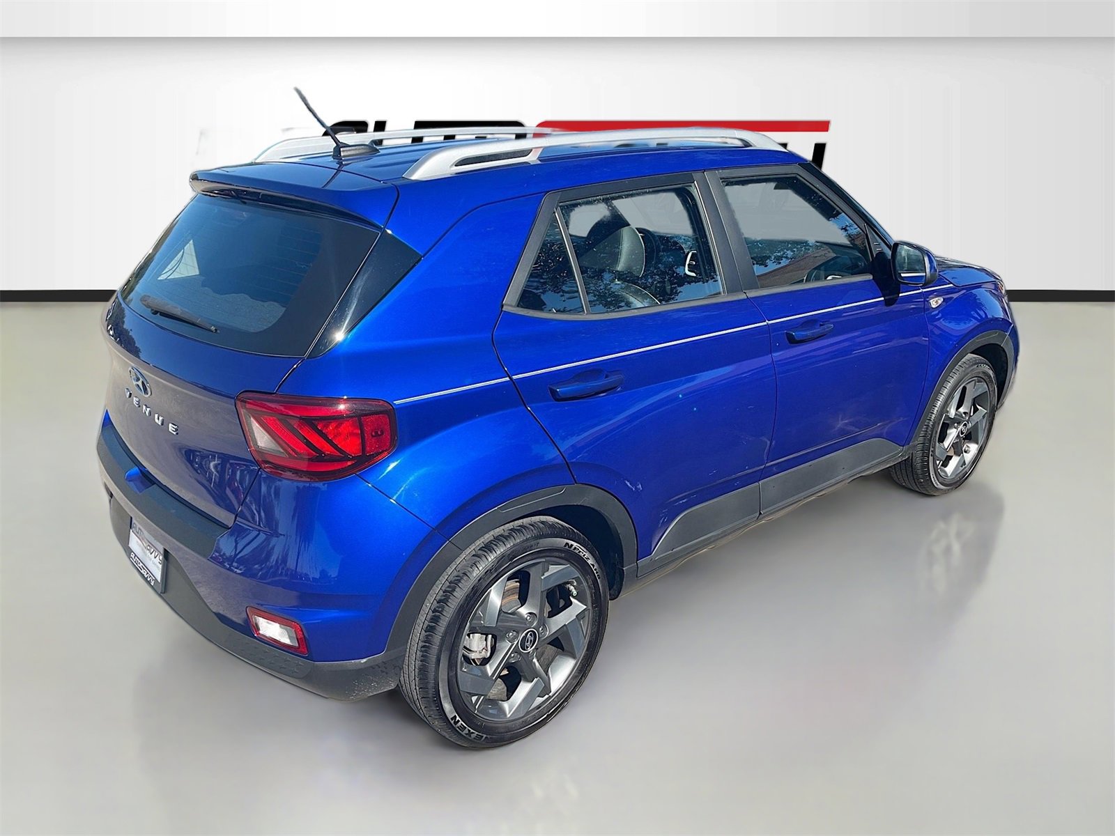 Used 2024 Hyundai Venue Limited image 7